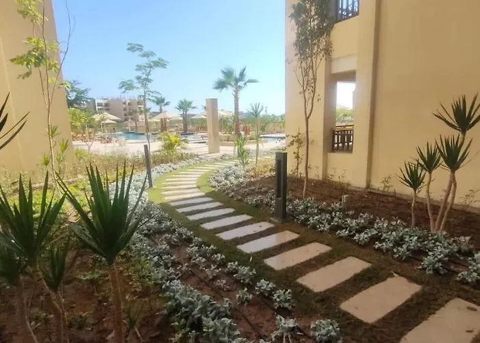 Stylish Superior 1br With Pool Access